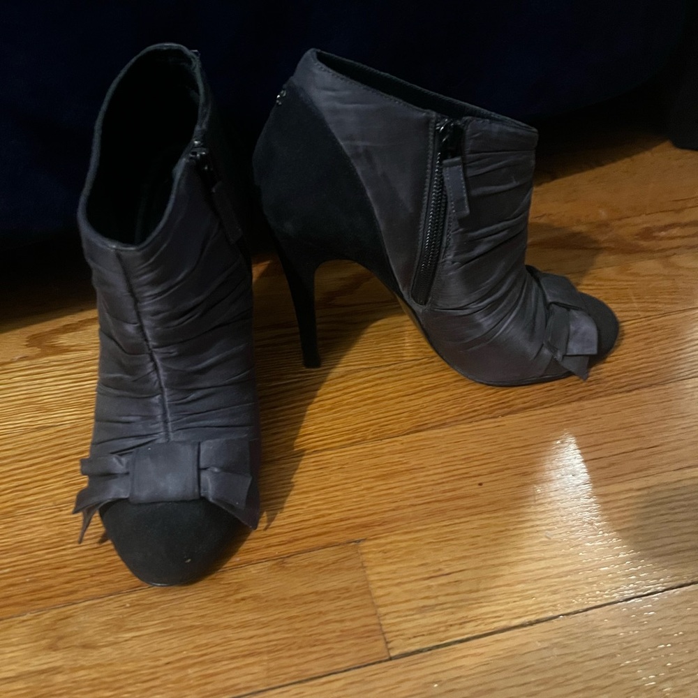 CHANEL ankle booties CC 38 US 7.5 gray pewter with black cap toe.